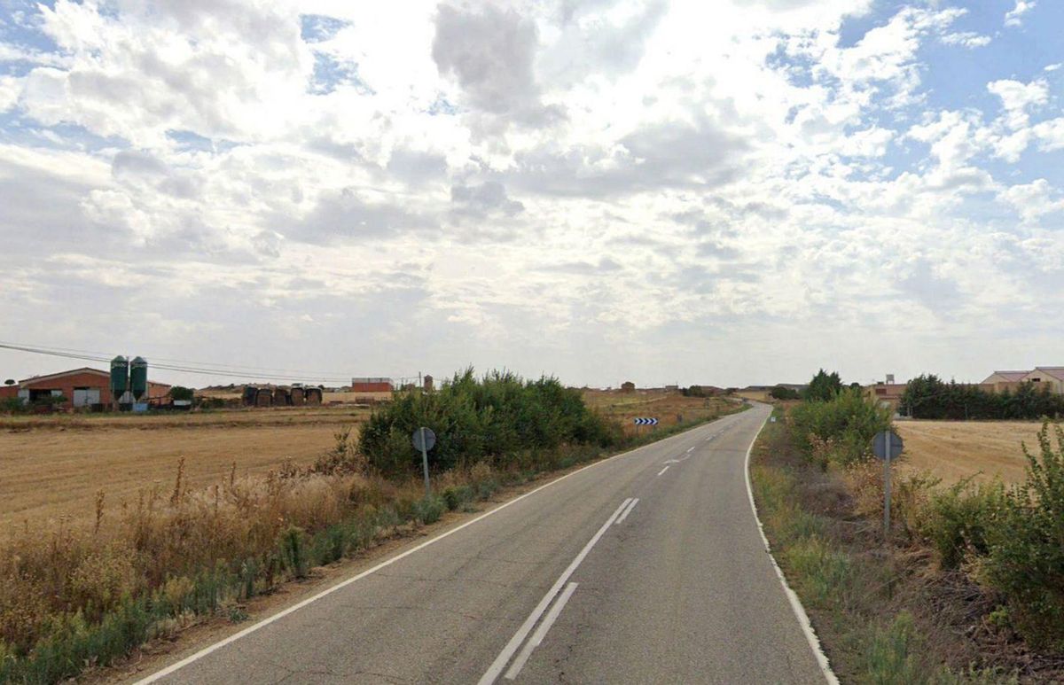 Entrada a Fuentes de Ropel desde la carretera ZA-513. |  J. A. G.