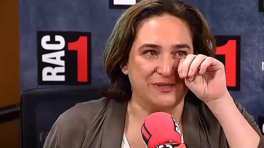 Ada Colau rompe a llorar en una entrevista