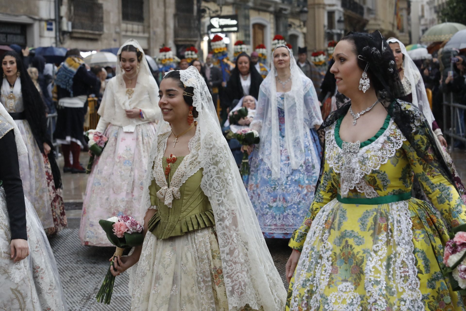 Búscate en el primer día de ofrenda por la calle de Quart (entre las 17:00 a las 18:00 horas)