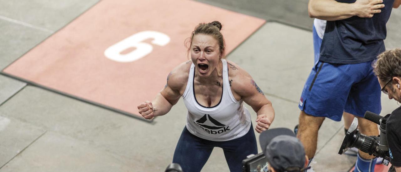 Sara Alicia Fernández celebra su clasificación por equipos en los Regionales de 2018 en Madrid. // FdV