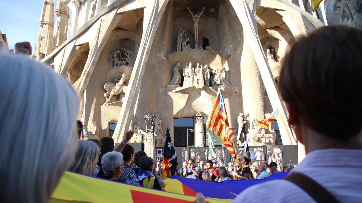 Concentració aquest dijous als peus de la Sagrada Família en protesta per l'expulsió de cantaires a la missa en record a Gaudí.