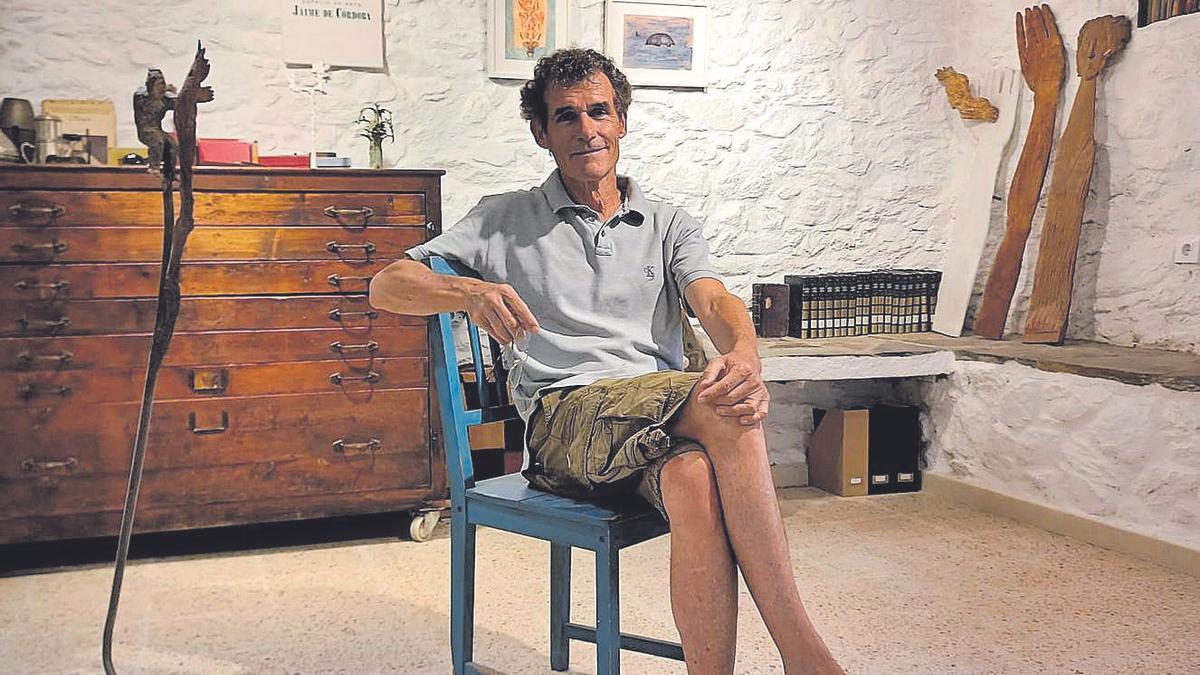 L'escultor Jaume de Córdoba al nou espai d'art.