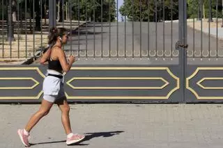 Una joven de 32 años con audífonos: «Mi abuelo decía que estas cosas eran para mayores y mira ahora yo»