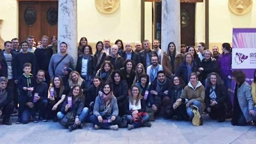 Miembros de la asociación IRIS-AEBE, que se presentó el pasado viernes en la Nau.