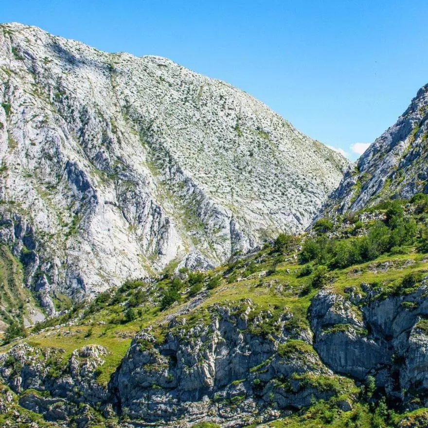 El anónimo refugio en el campo de Jesús Calleja (61 años):15.000 metros cuadrados, un helipuerto y un entorno Reserva de la Biosfera