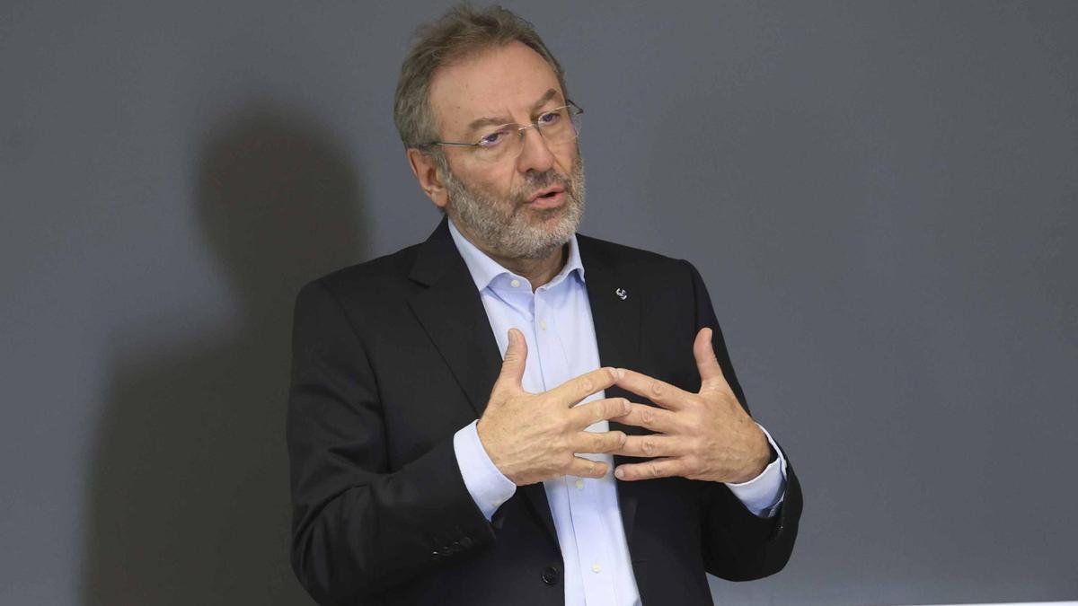 El exministro de Educación de Portugal Nuno Crato expone en Alicante el método que llevó a mejorar los resultados educativos del país vecino