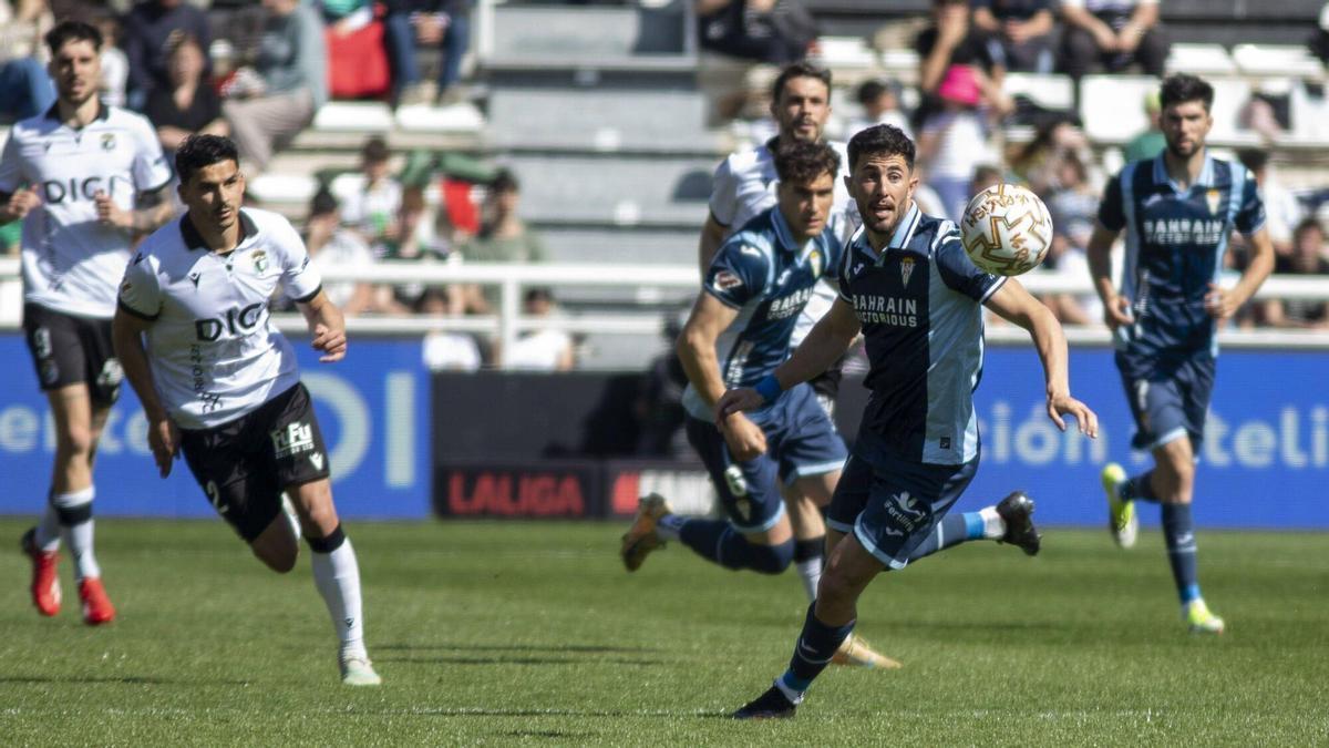 Jacobo, durante un lance del encuentro entre el Burgos y el Córdoba CF.
