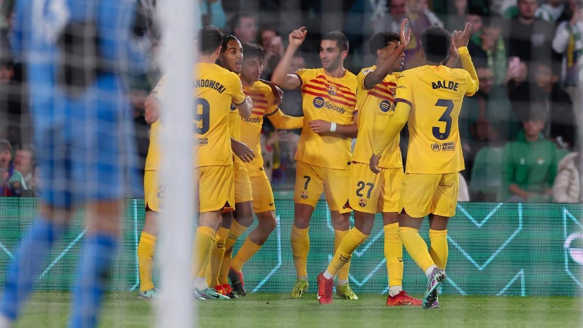 Ferran celebra el gol con sus compañeros