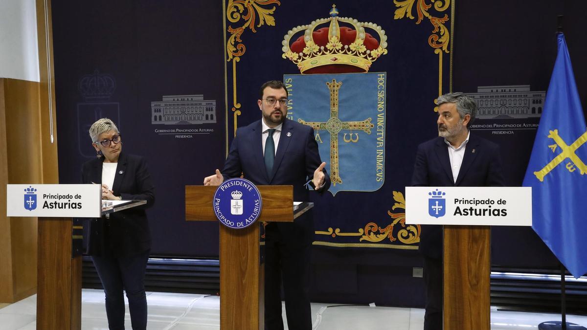 Barbón pone en valor la respuesta asturiana ante el apagón y potenciará las medidas para hacer frente a emergencias: "Una radio a pilas y baterías externas cargadas son fundamentales"