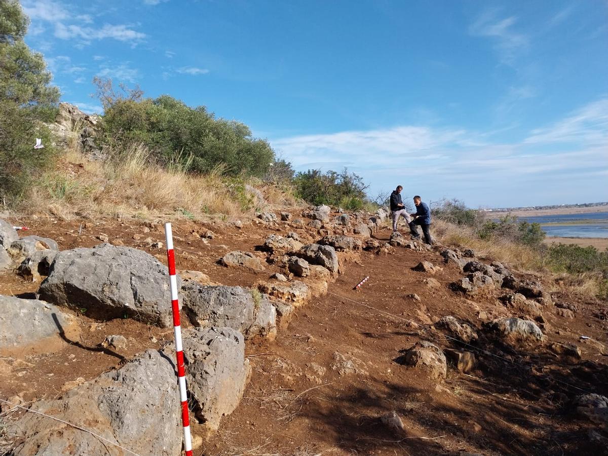 Las piedras de la muralla que delimitaba el núcleo de población