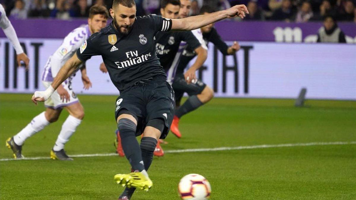 Benzema suma un doblete ante el Valladolid