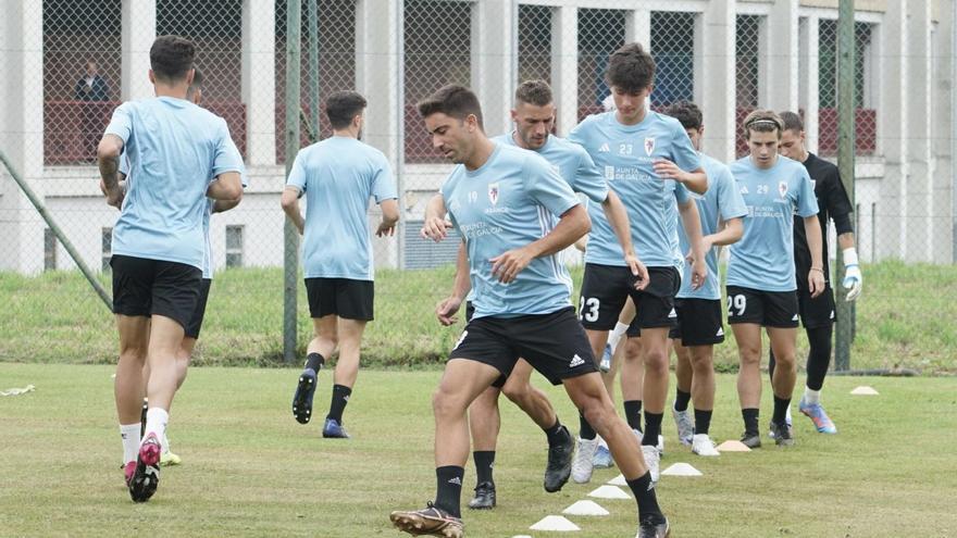 Entrenamiento de la SD Compostela durante esta pretemporada en los campos anexos del estadio Vero Boquete de San Lázaro