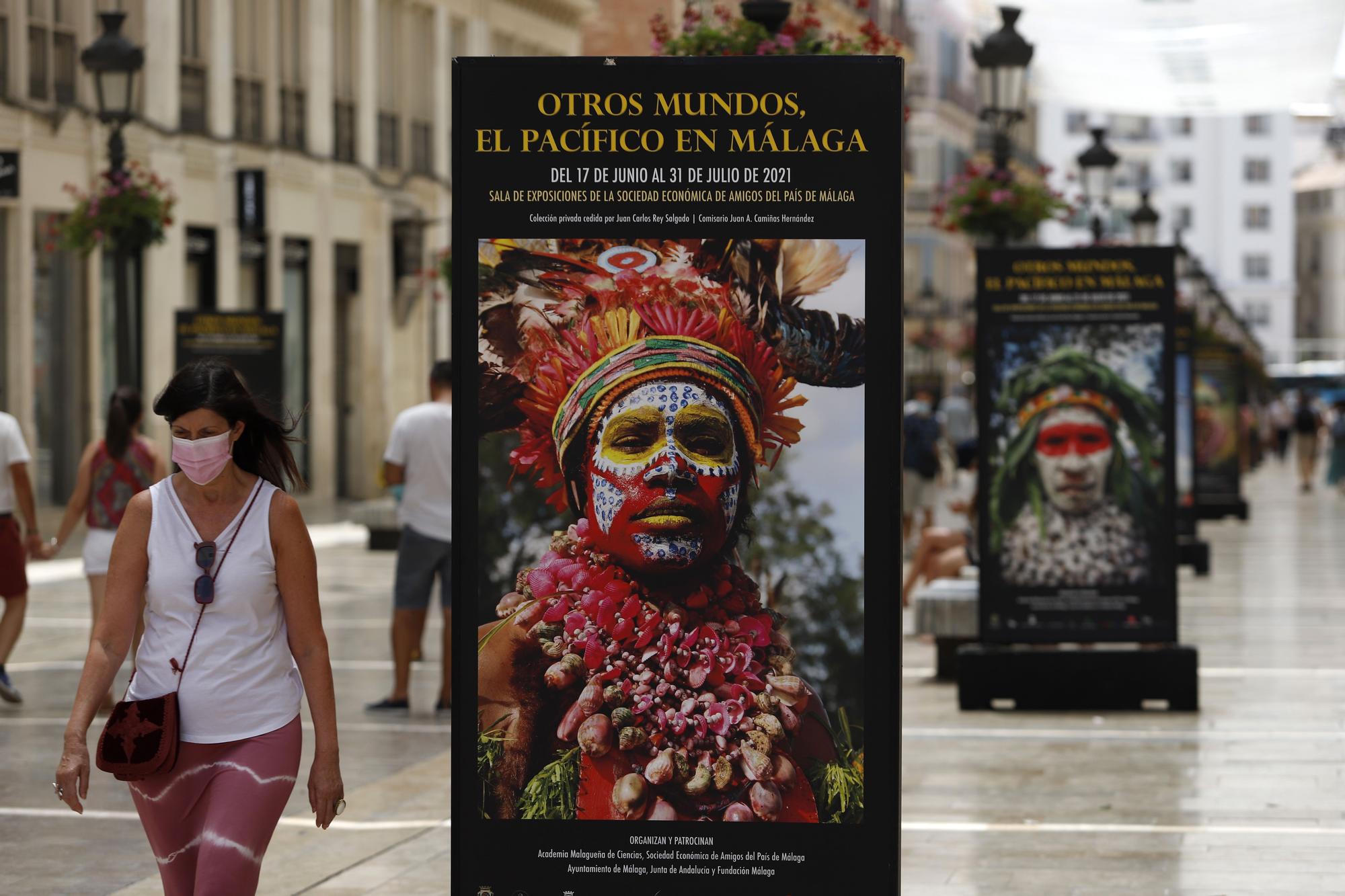 Exposición 'Otros Mundos, el Pacífico en Málaga', en la calle Larios.