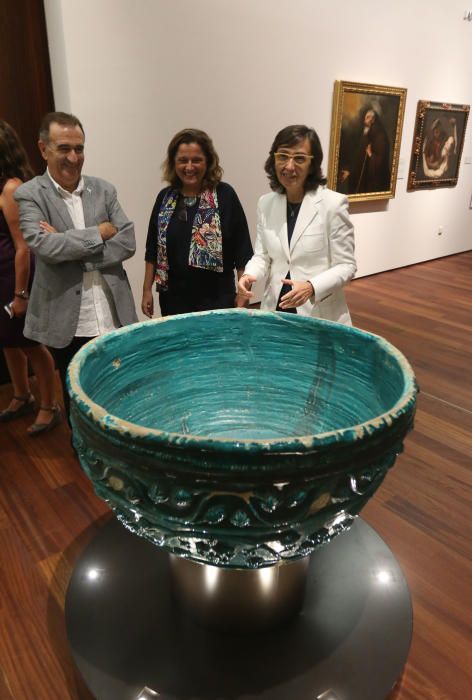 Rosa Aguilar, acompañada por integrantes de la Plataforma de la Aduana y la Asociación de Amigos del Museo de Málaga, ha visitado las instalaciones que, por el momento, siguen sin fecha de apertura co