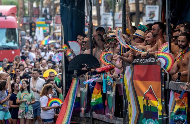 Así ha sido el desfile del Orgullo en Alicante