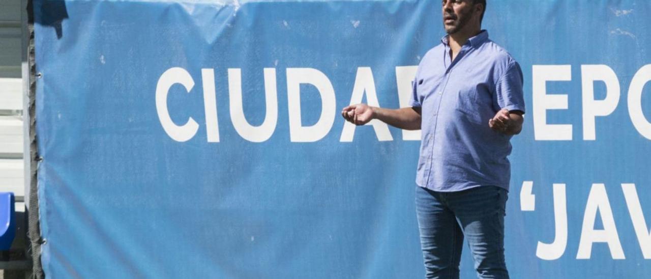 Mazinho, en la Ciudad Deportiva Javier Pérez durante un partido del filial. | | CDT