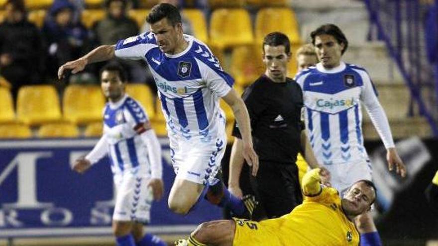 Pardo, con el Recreativo, en un partido ante el Alcorcón de la pasada temporada