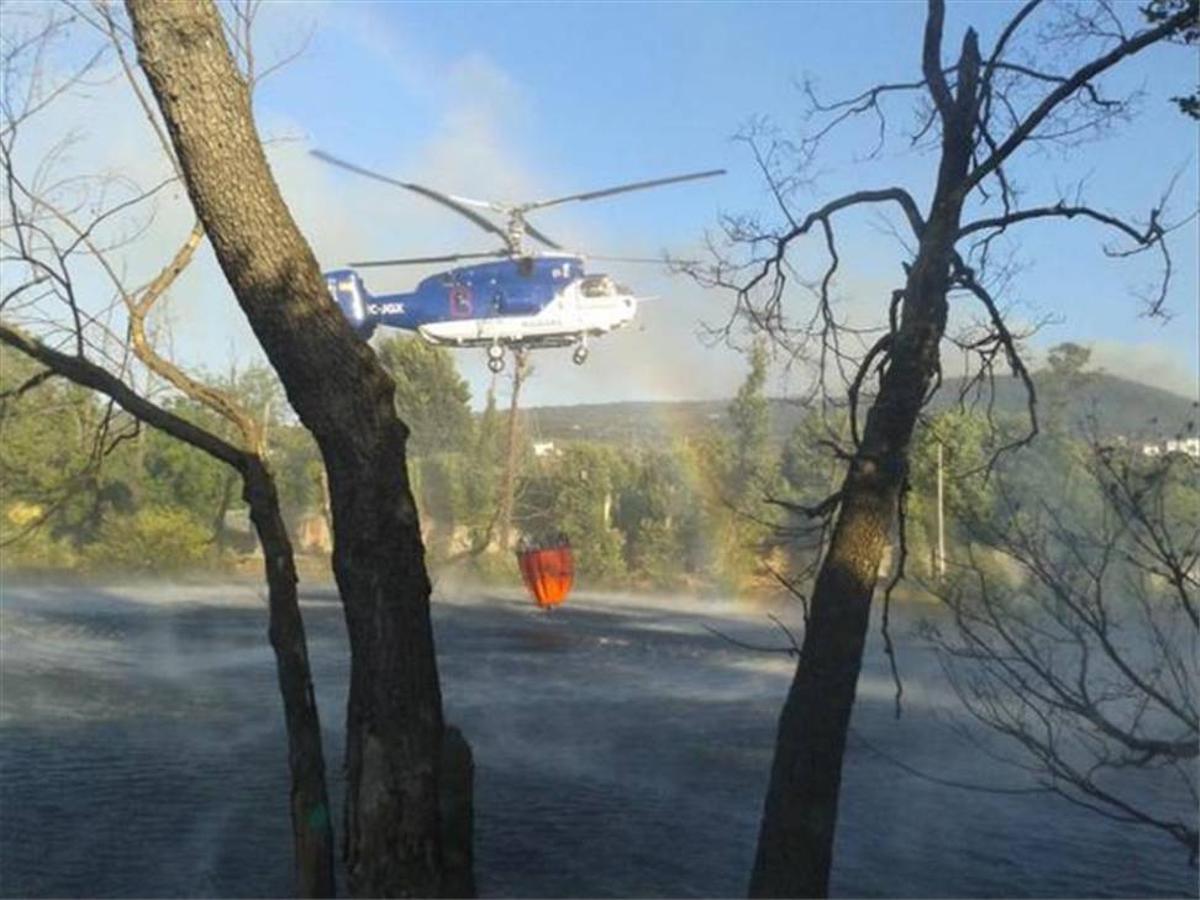 Un incendio en la sierra de Santa Bárbara causa alarma en Plasencia