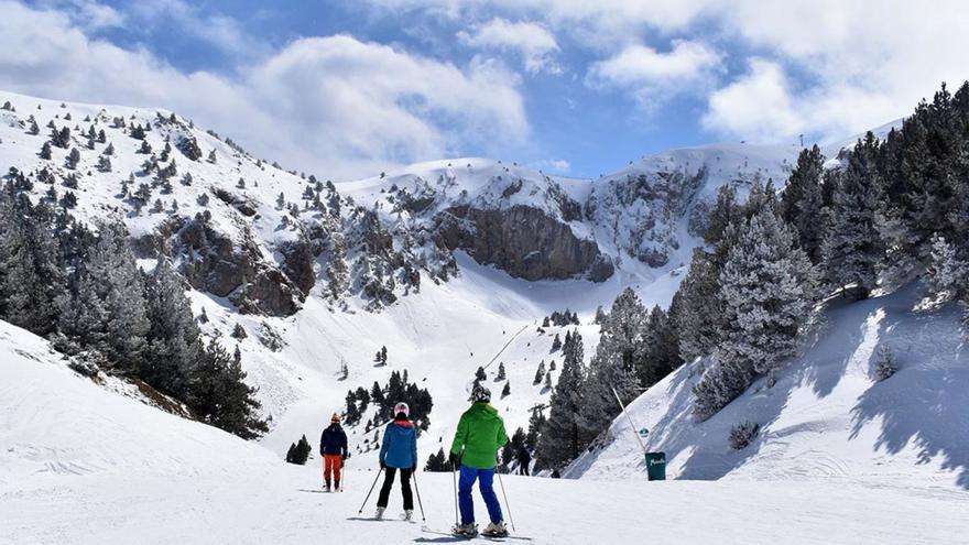 L’estació d'esquí de la Masella aquest cap de setmana amb gent per les fortes nevades. | LA MASELLA