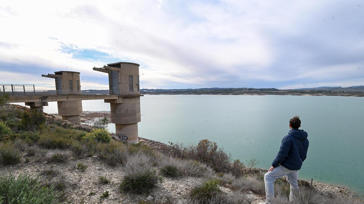 El embalse de La Pedrera de Orihuela recupera reservas tras los trasvases del invierno y supera los 77 hectómetros con aportaciones extra del Segura