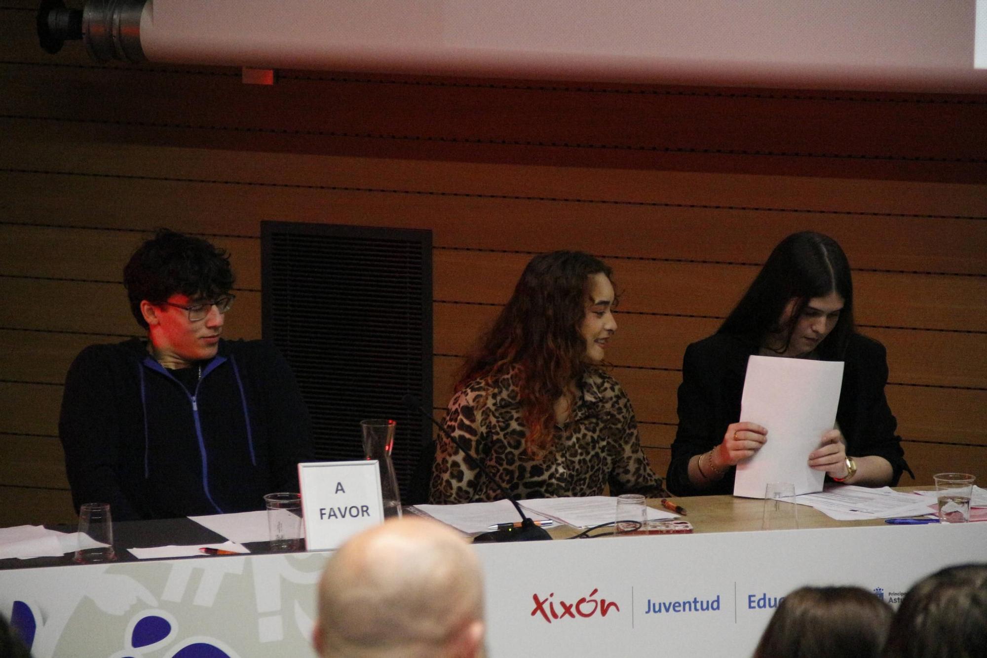 La semifinal de la Liga de Debate Escolar Municipal de Gijón, en imágenes
