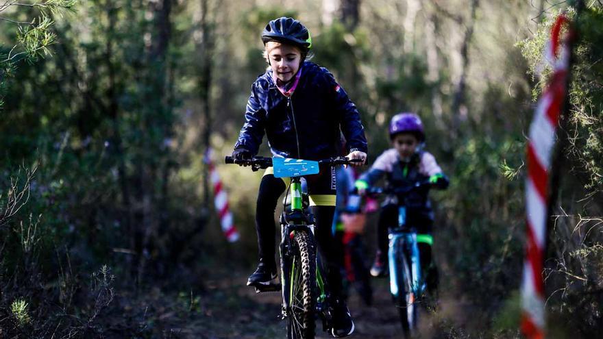 Forada acoge una clase magistral de ciclismo con 140 aprendices