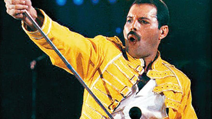 Freddi Mercury, durante una actuación.