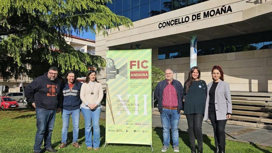 Representantes de los institutos, la organización y el Concello.