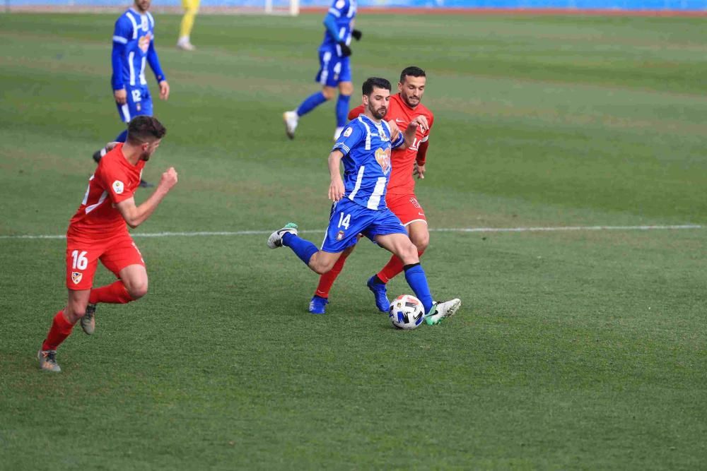 El Lorca Deportiva mejora su imagen pero cae goleado