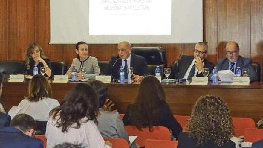 Encuentro en el Colegio de Abogados