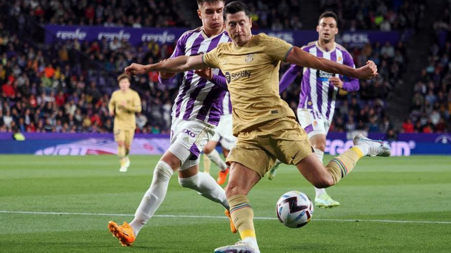 Lewandowski, en la visita al Valladolid. |  // R. GARCÍA