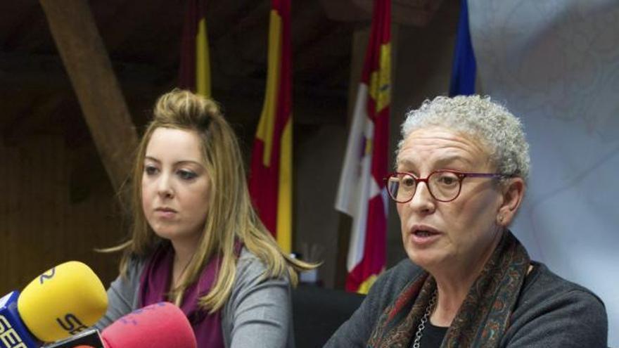 Ana San Román y Bárbara Palmero, ayer, en la rueda de prensa.