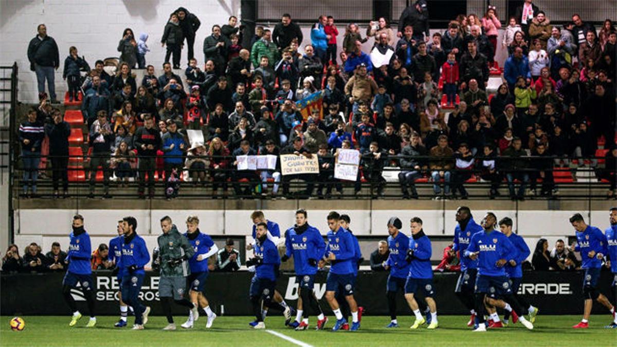 Primer entrenamiento del año del Valencia con apoyo de la afición