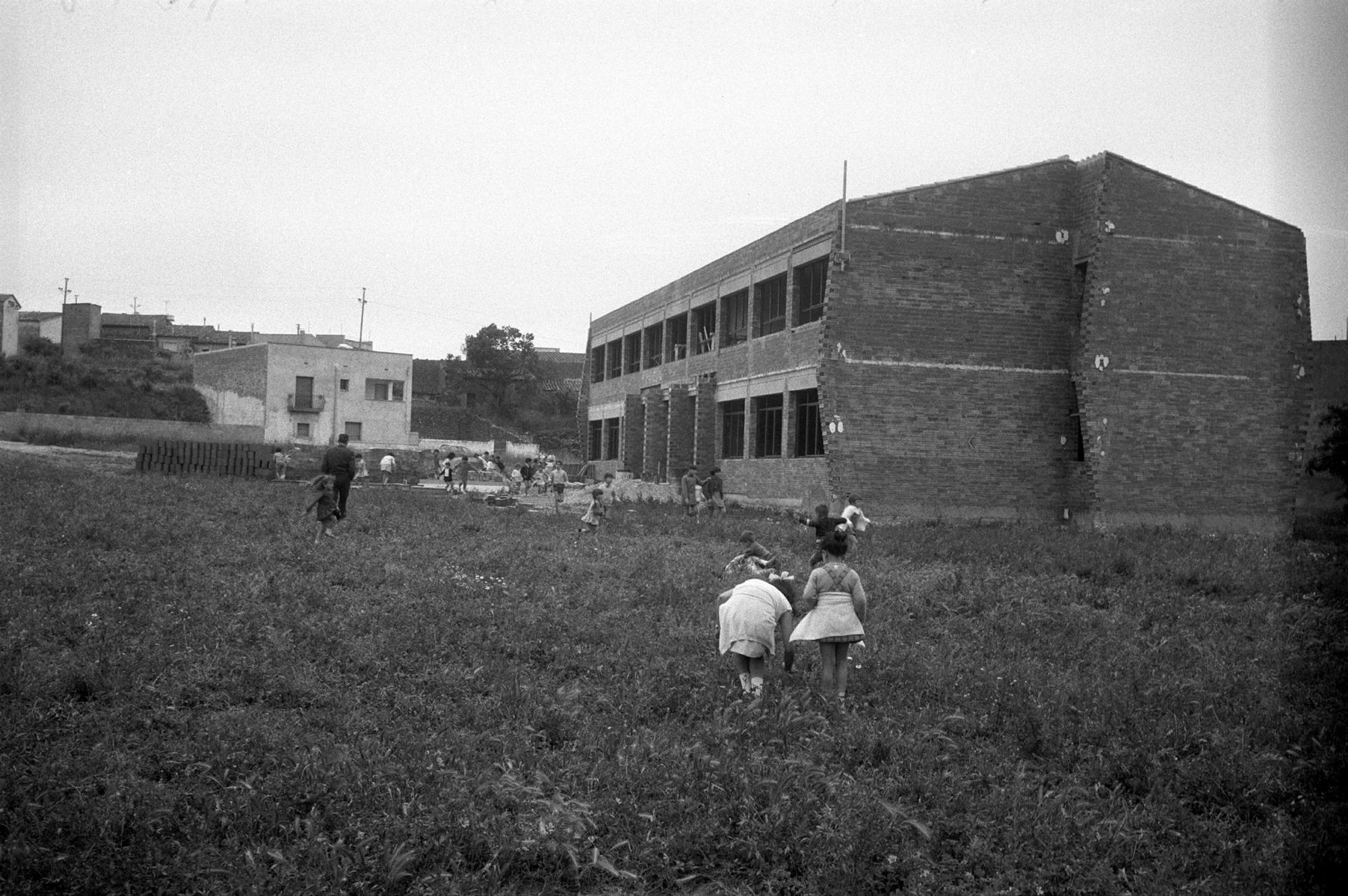 La construcció de l'escola va començar l'any 1969