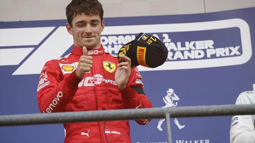 Leclerc rinde homenaje a Hubert al ganar en Spa