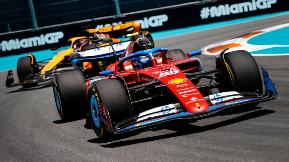 Sainz y Piastri, en plena lucha durante el GP de Miami
