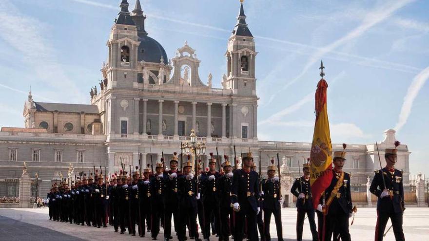 El grupo de honores de la Guardia Real.