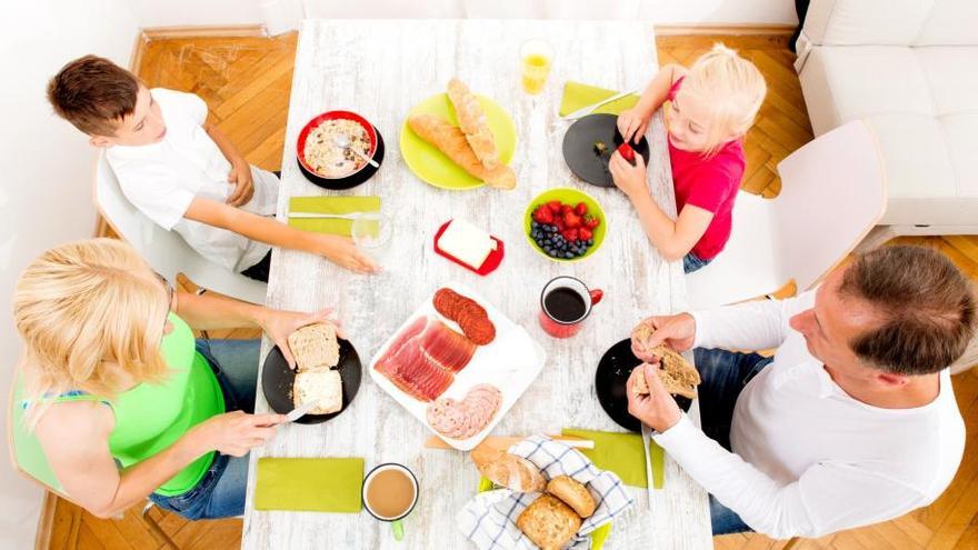 Adquirir buenos hábitos durante las comidas en familia