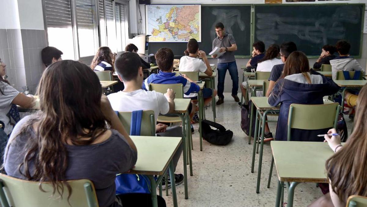 Noveno. IES Cabo de la Huerta, público. Aprobó la selectividad el 100% de los alumnos con una nota media de selectividad de 6,38 Noveno. IES Cabo de la Huerta, público. Aprobó la selectividad el 100% de los alumnos con una nota media de selectividad de 6,38