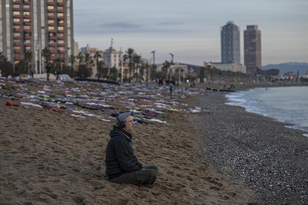 Denuncian miles de muertes en el Mediterráneo este lunes en la Barceloneta