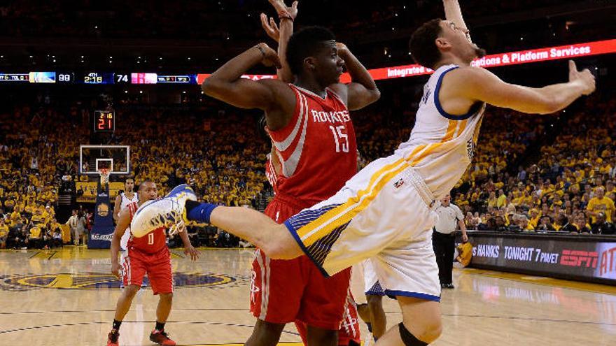 Stephen Curry señala el camino para los Warriors