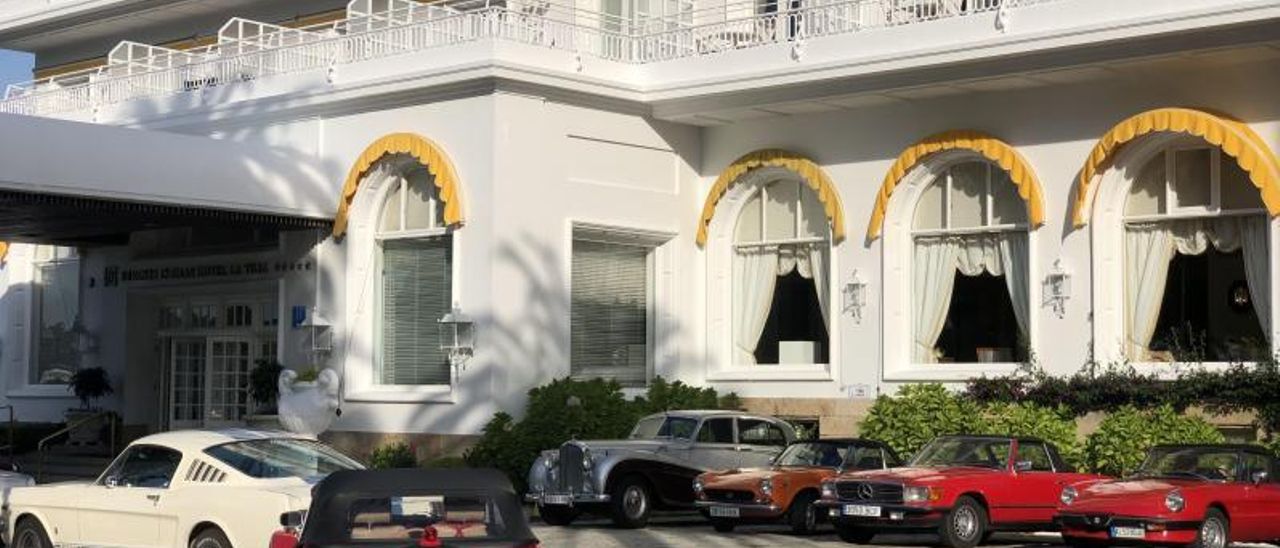 En el Gran Hotel descansan tanto los coches como los dueños.