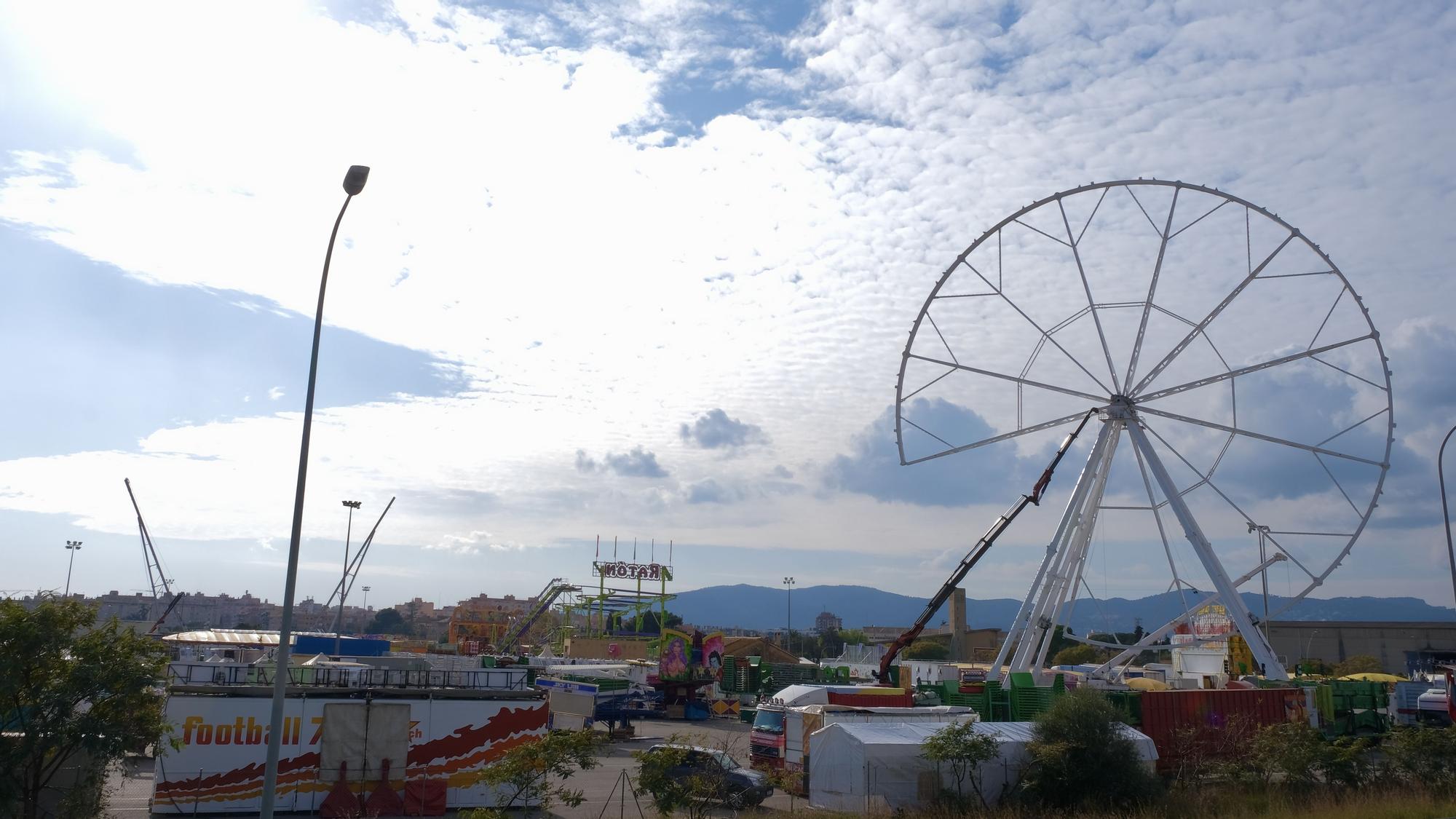 FIRA DEL RAM MALLORCA 2023: Las fotos del inicio del montaje de la noria y las principales atracciones