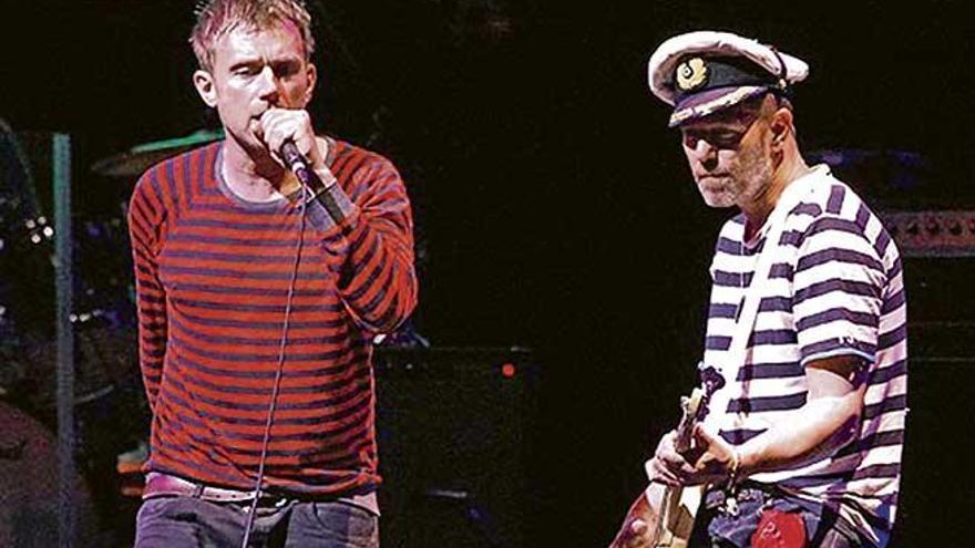 Damon Albarn y Paul Simonon (dcha), en Coachella.