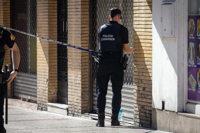 En imágenes |  Herida grave una niña de 12 años tras ser atropellada por un autobús urbano en la calle Conde Aranda de Zaragoza Herida grave una niña de 12 años tras ser atropellada por un autobús urbano en la calle Conde Aranda de Zaragoza