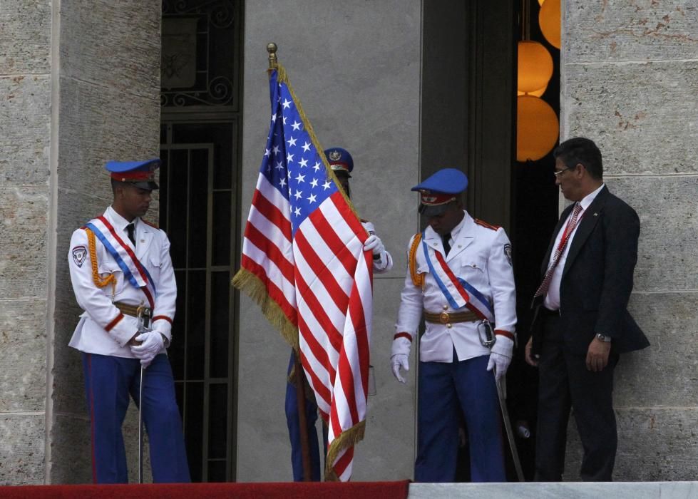 Raúl Castro recibe a Obama en el Palacio de la Rev