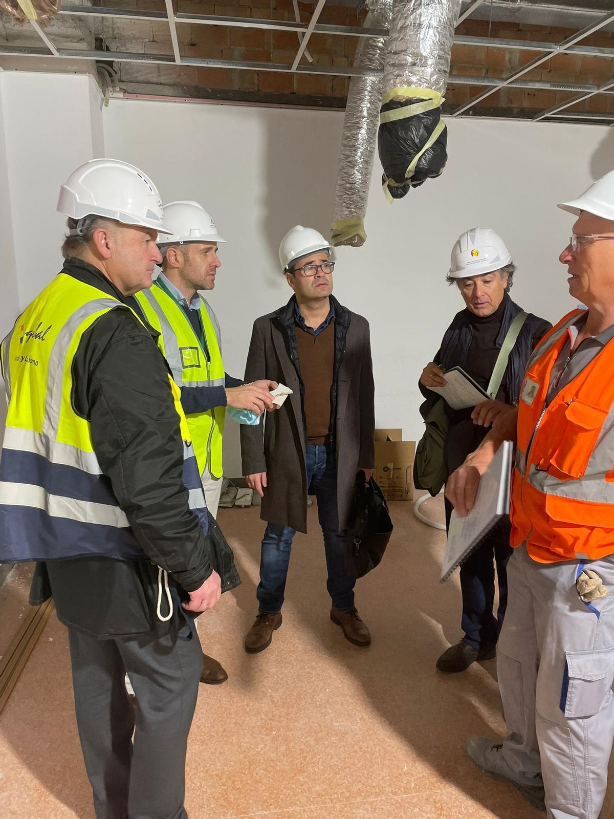 Visita a las obras de remodelación del área de otorrinolaringología del Hospital Clínico