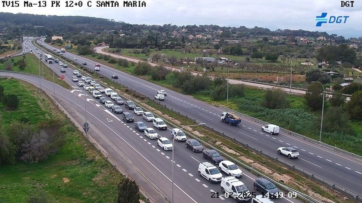 Retenciones en la Ma-13 a la altura de Santa María a causa del accidente.