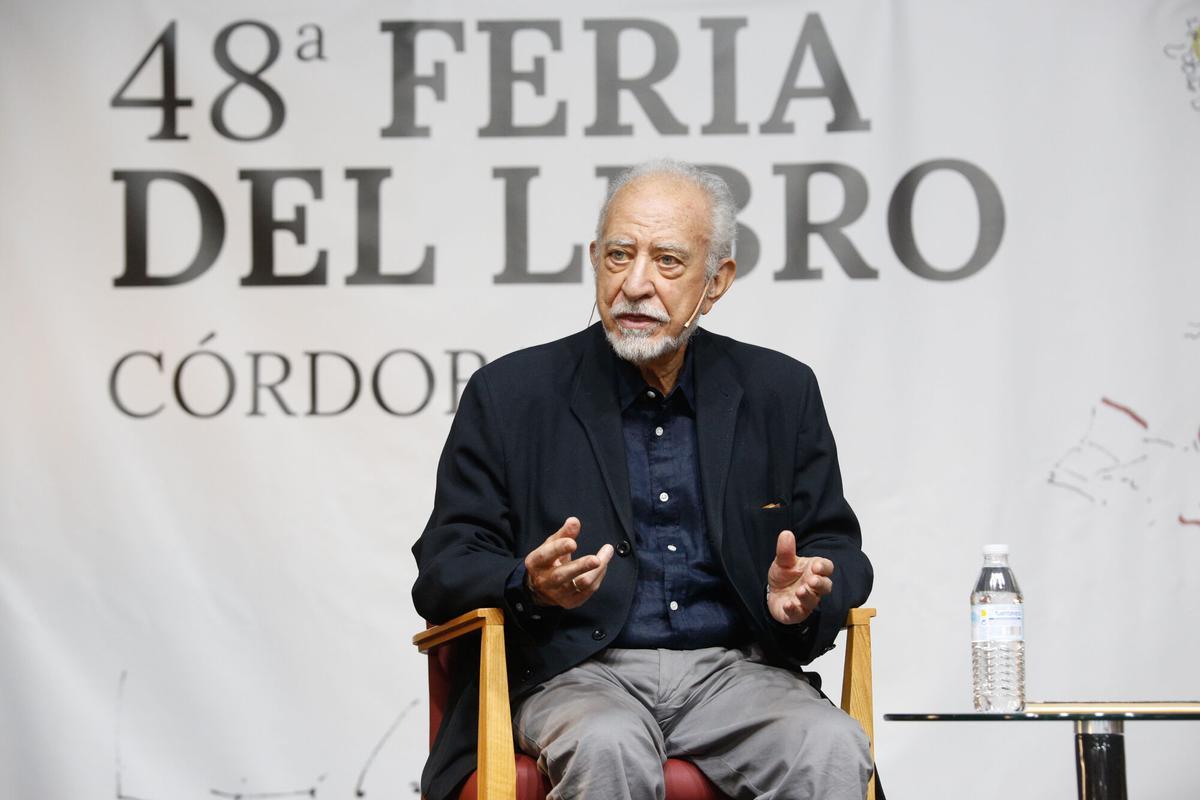 José María Merino es el autor del prólogo del libro de Mucho Cuento.