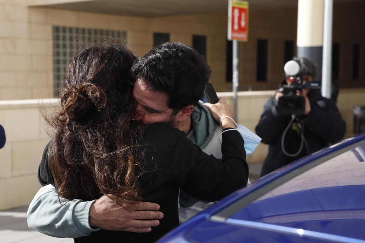 Dos menores que viajaban en el Alvia accidentado en Adamuz salen del hospital Reina Sofia de Córdoba